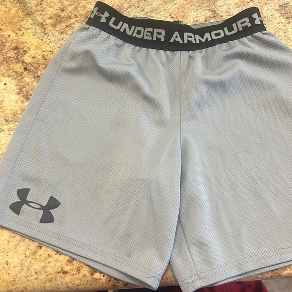 Boys size 6/7 Under Armour lot - Picture 2 of 8